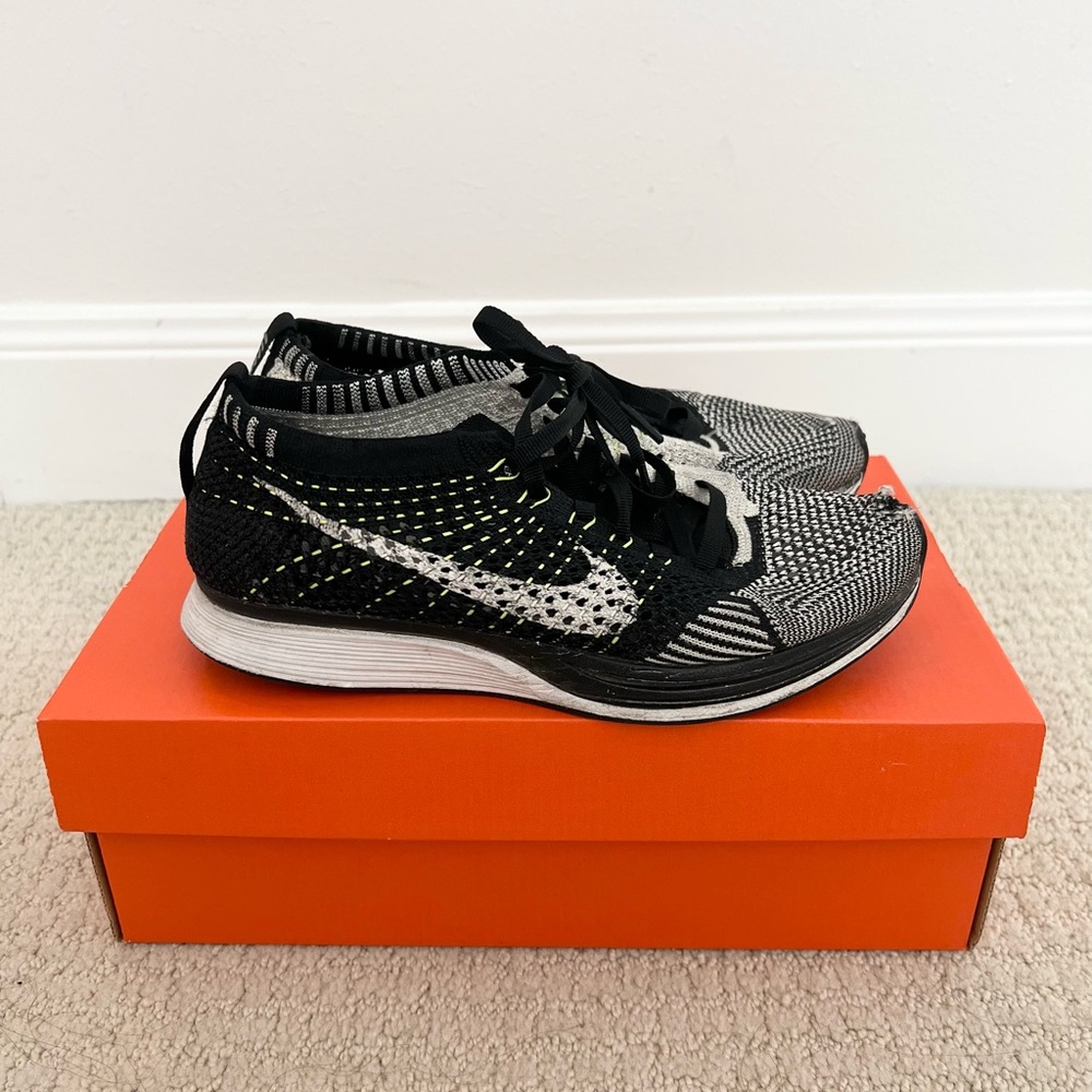 Women’s Nike Flyknits